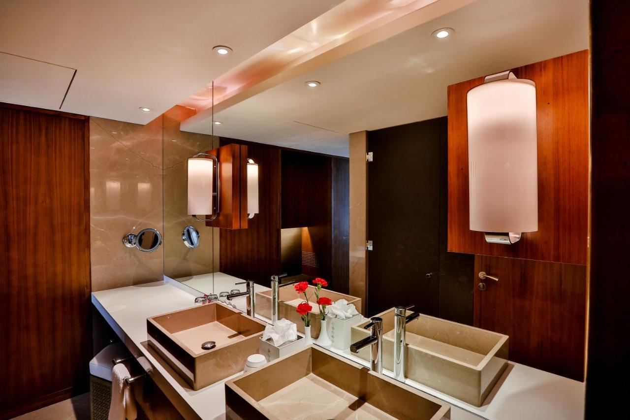 Crowne Plaza Chennai Adyar Park, An Ihg Hotel Esterno foto Bathroom