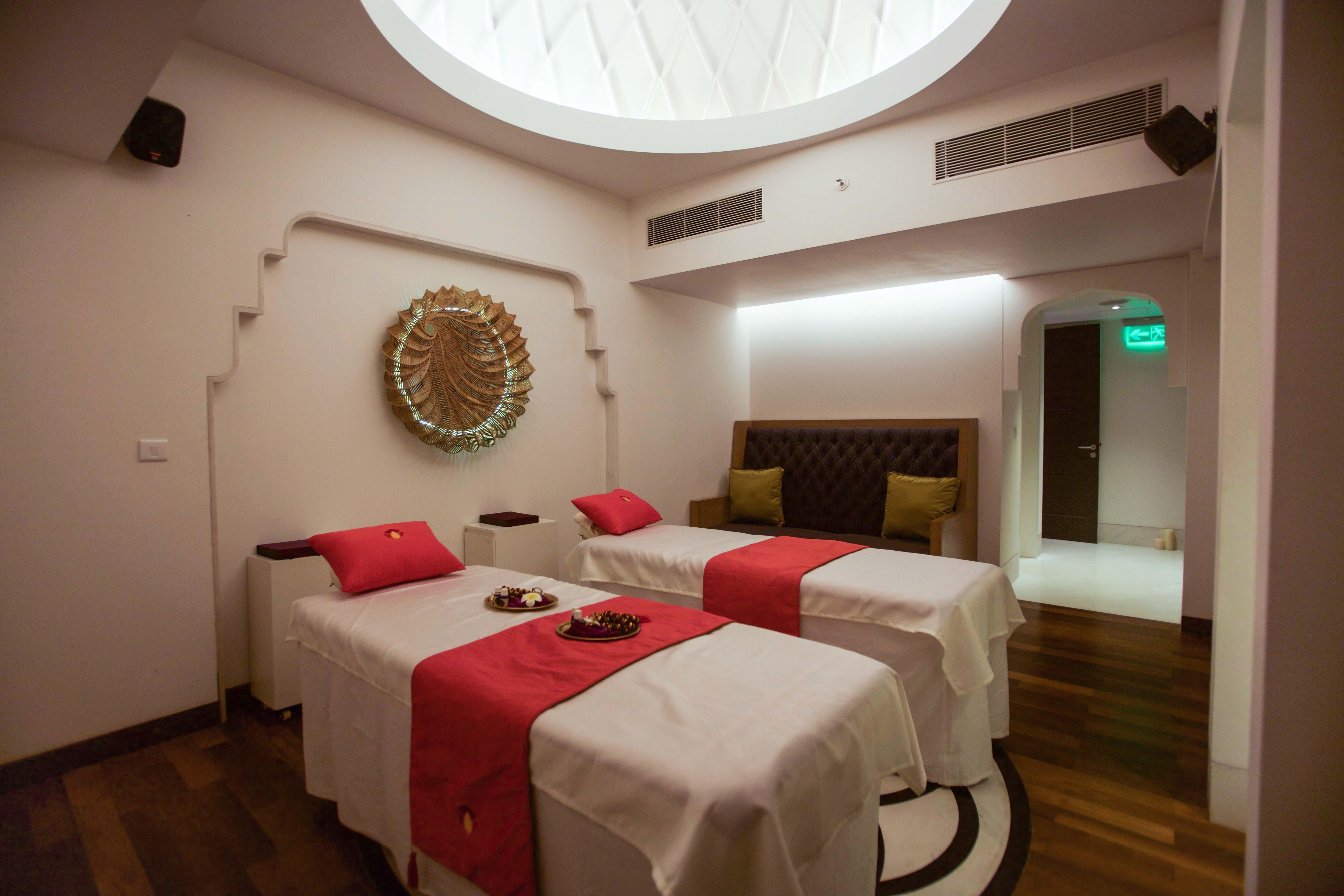Crowne Plaza Chennai Adyar Park, An Ihg Hotel Esterno foto Spa at The Park, New Delhi