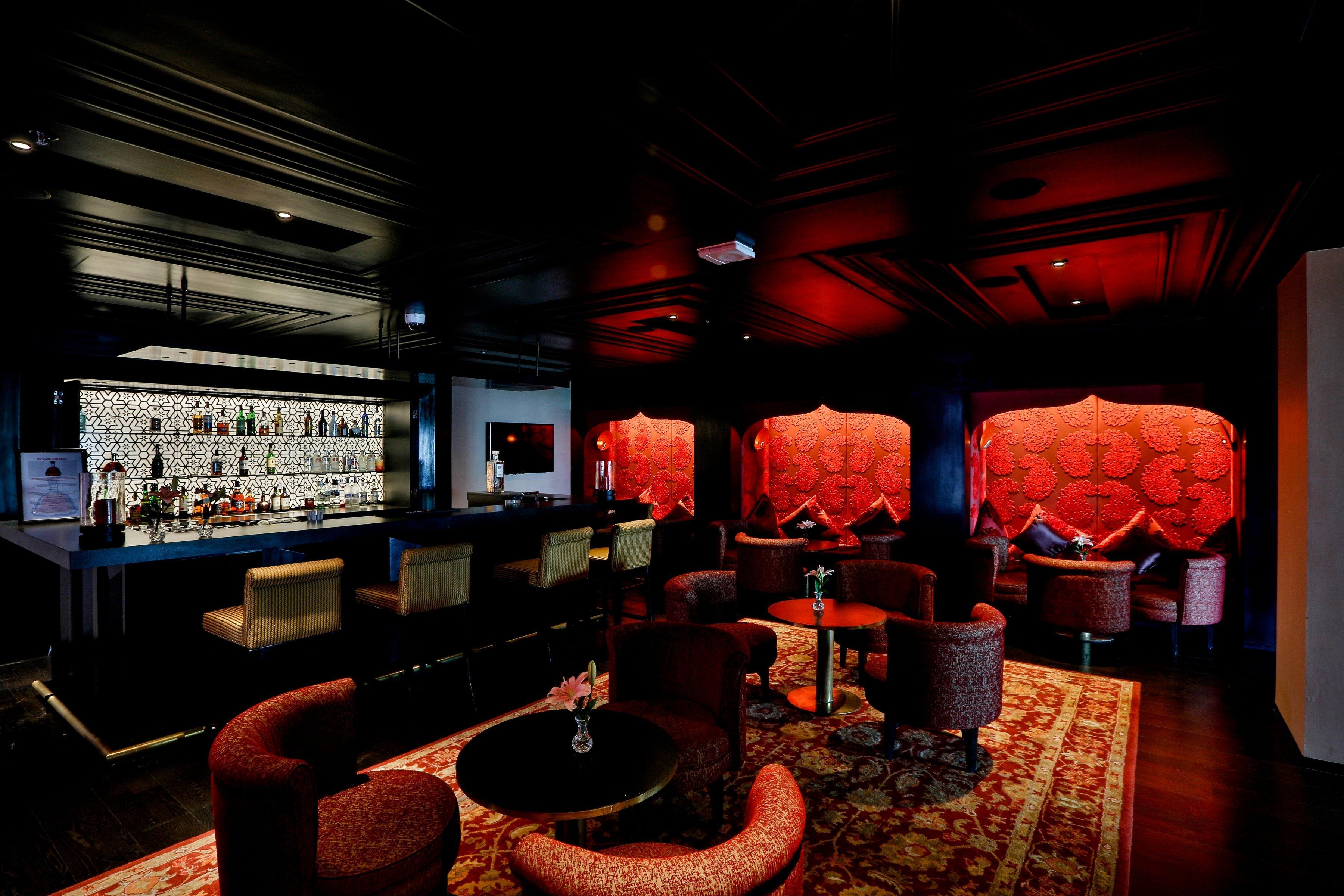 Crowne Plaza Chennai Adyar Park, An Ihg Hotel Esterno foto The interior of the bar