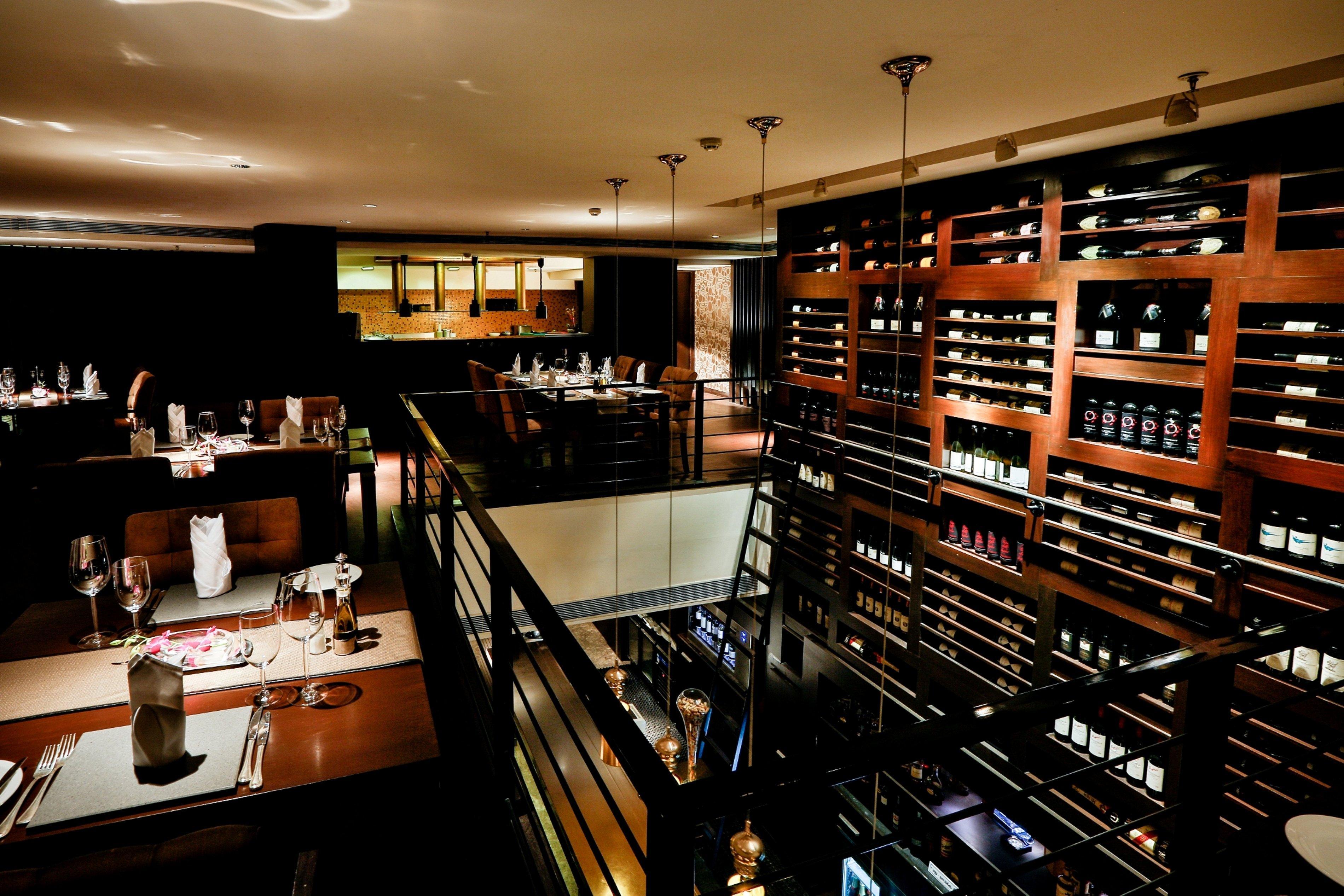 Crowne Plaza Chennai Adyar Park, An Ihg Hotel Esterno foto The Wine Bar