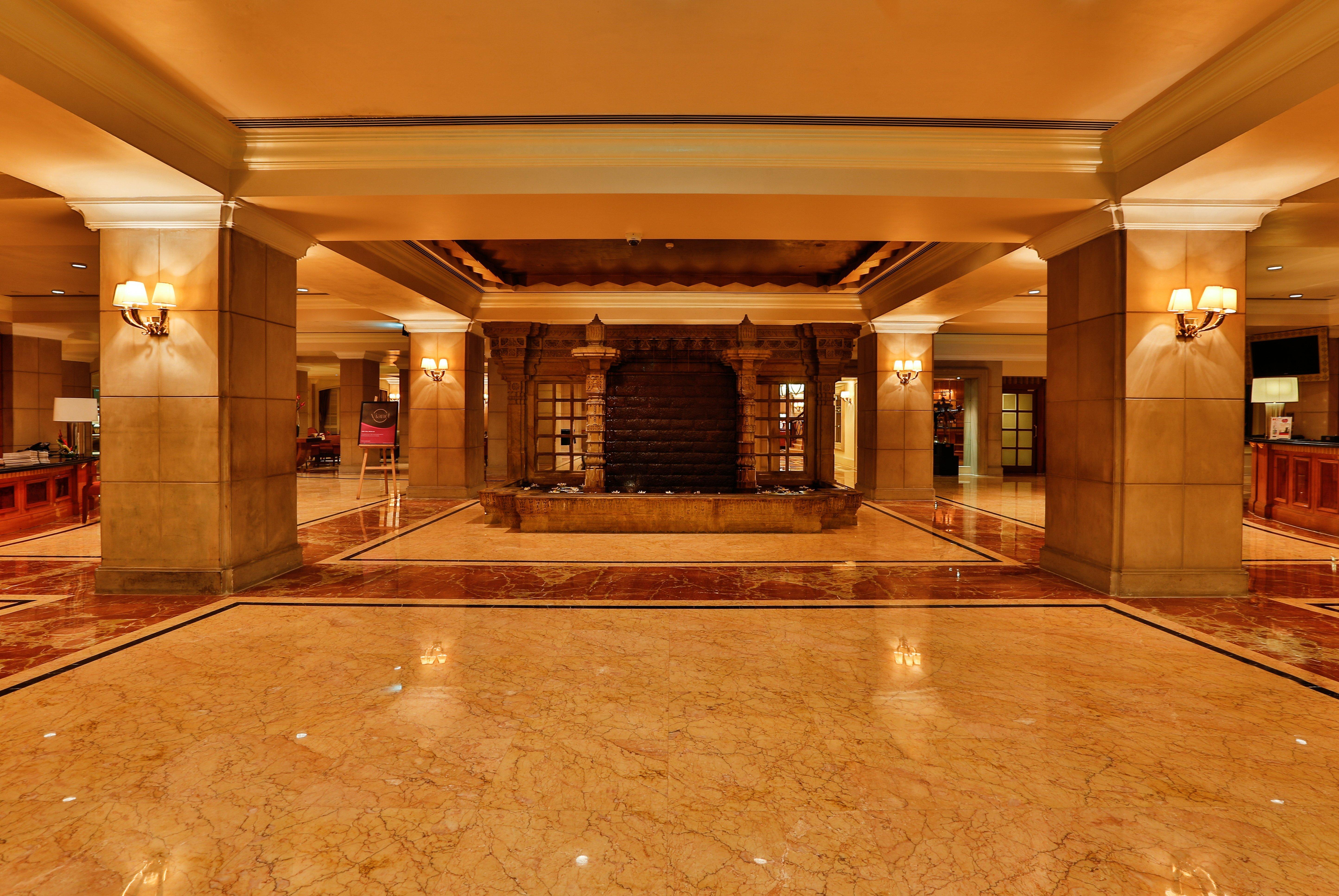 Crowne Plaza Chennai Adyar Park, An Ihg Hotel Esterno foto The lobby of the hotel