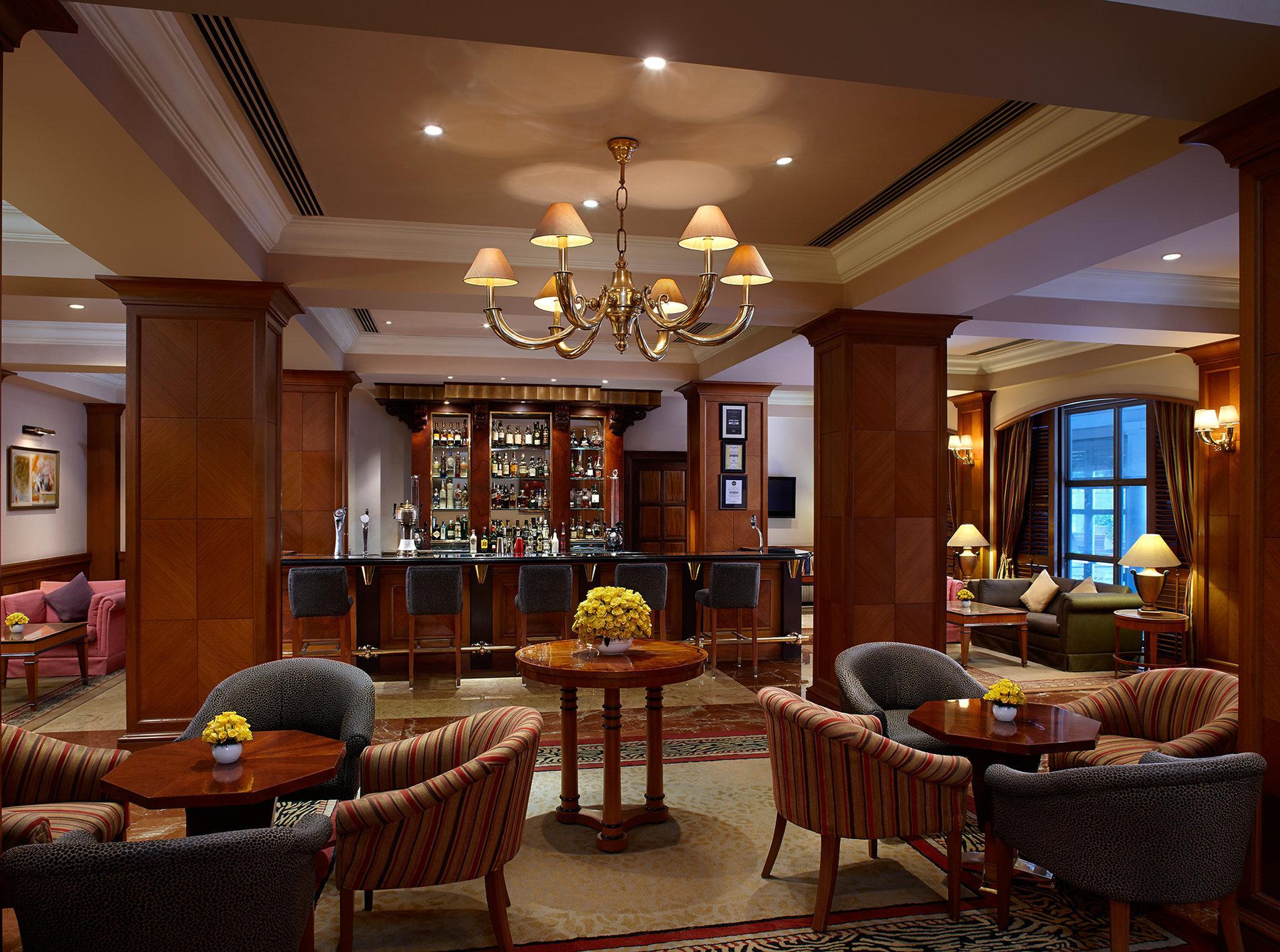 Crowne Plaza Chennai Adyar Park, An Ihg Hotel Esterno foto The bar at the Imperial Hotel
