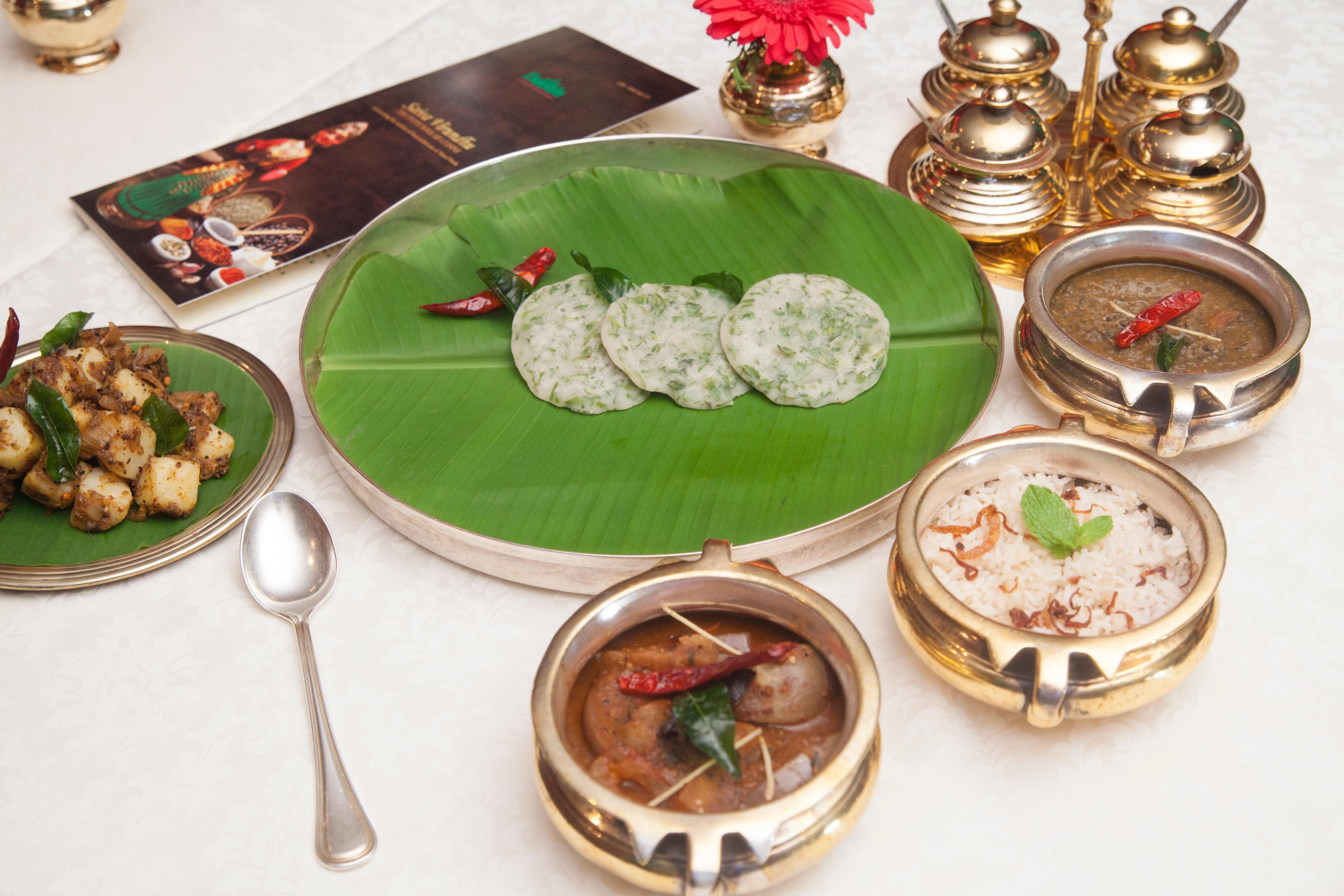 Crowne Plaza Chennai Adyar Park, An Ihg Hotel Esterno foto A typical vegetarian meal at a hotel in India