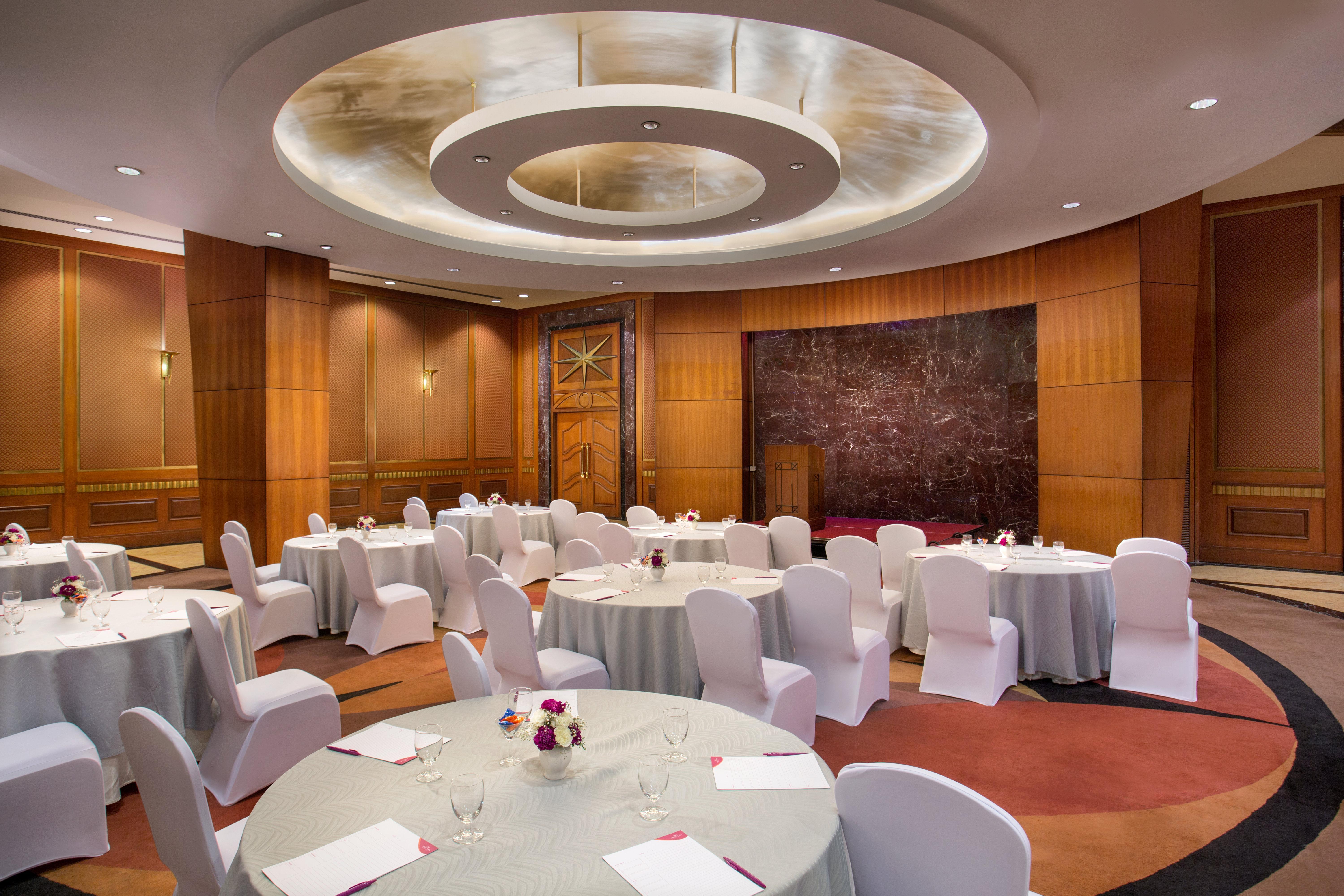Crowne Plaza Chennai Adyar Park, An Ihg Hotel Esterno foto The ballroom