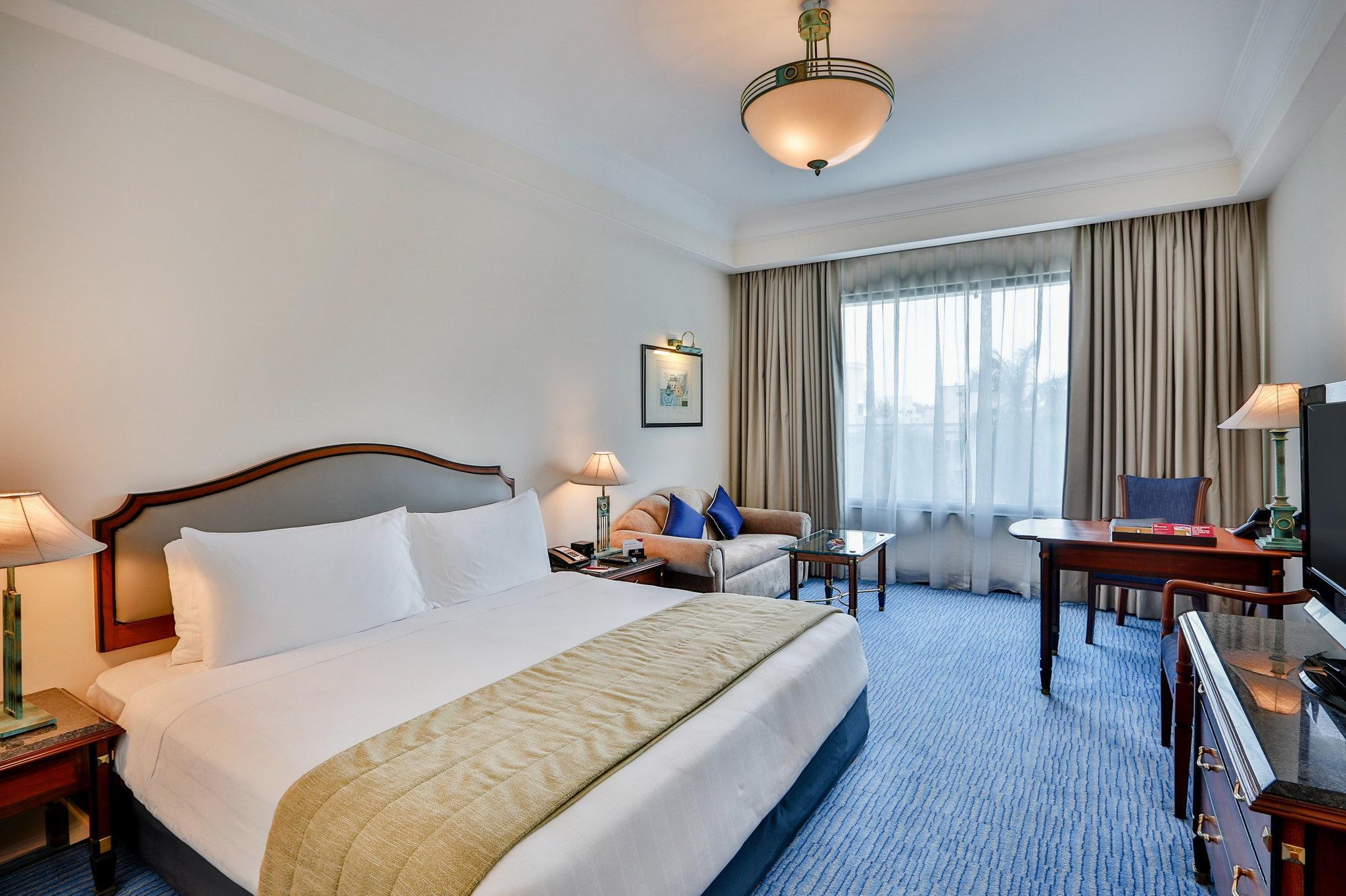 Crowne Plaza Chennai Adyar Park, An Ihg Hotel Esterno foto A room at the hotel