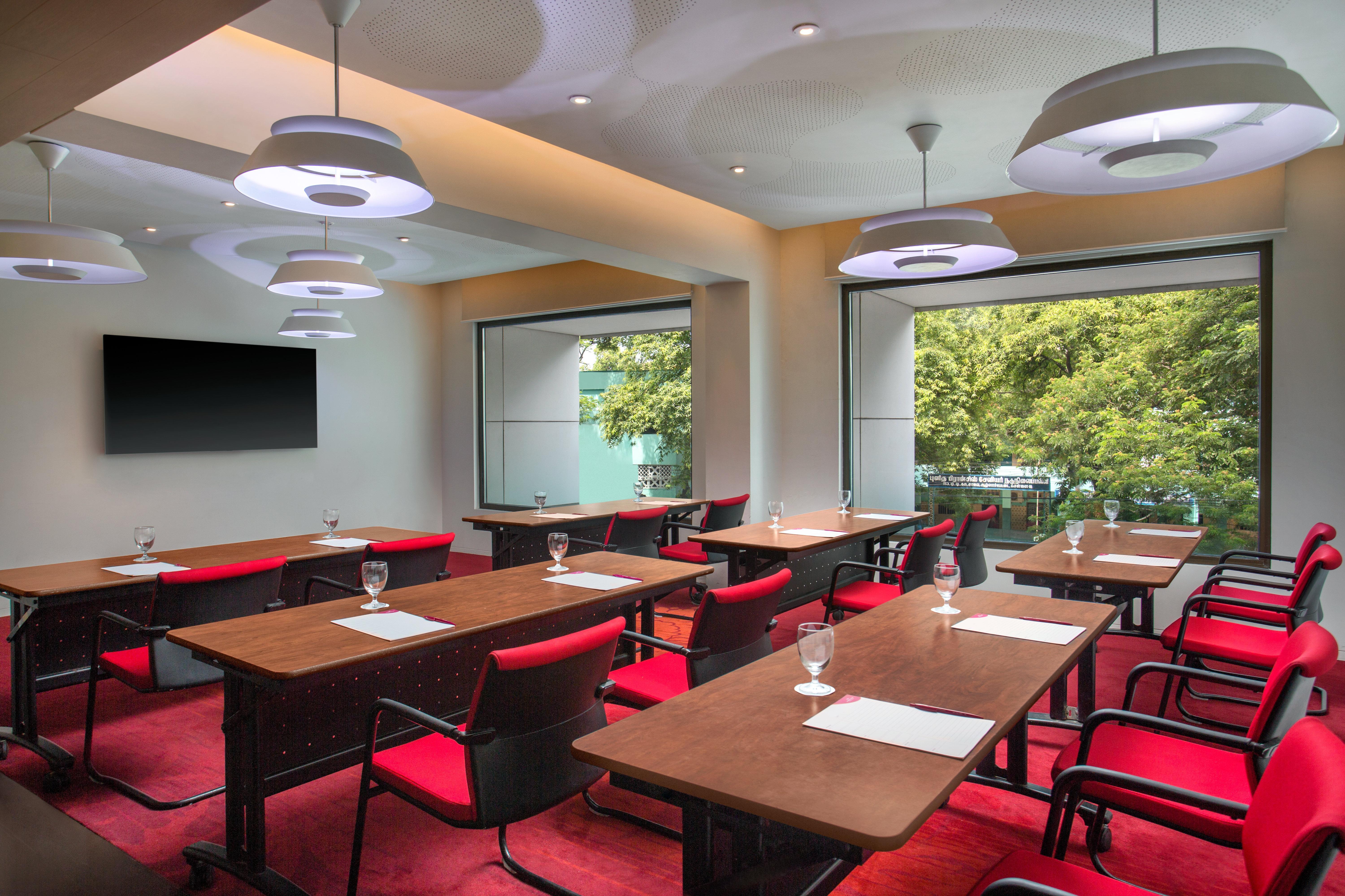 Crowne Plaza Chennai Adyar Park, An Ihg Hotel Esterno foto Meeting room