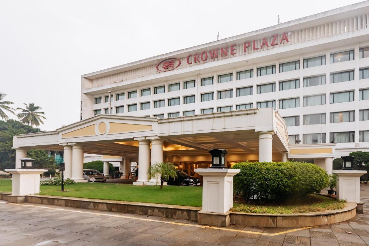 Crowne Plaza Chennai Adyar Park, An Ihg Hotel Esterno foto The hotel in 2011