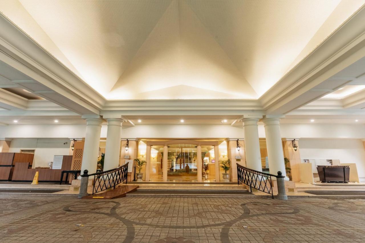 Crowne Plaza Chennai Adyar Park, An Ihg Hotel Esterno foto The lobby of the hotel