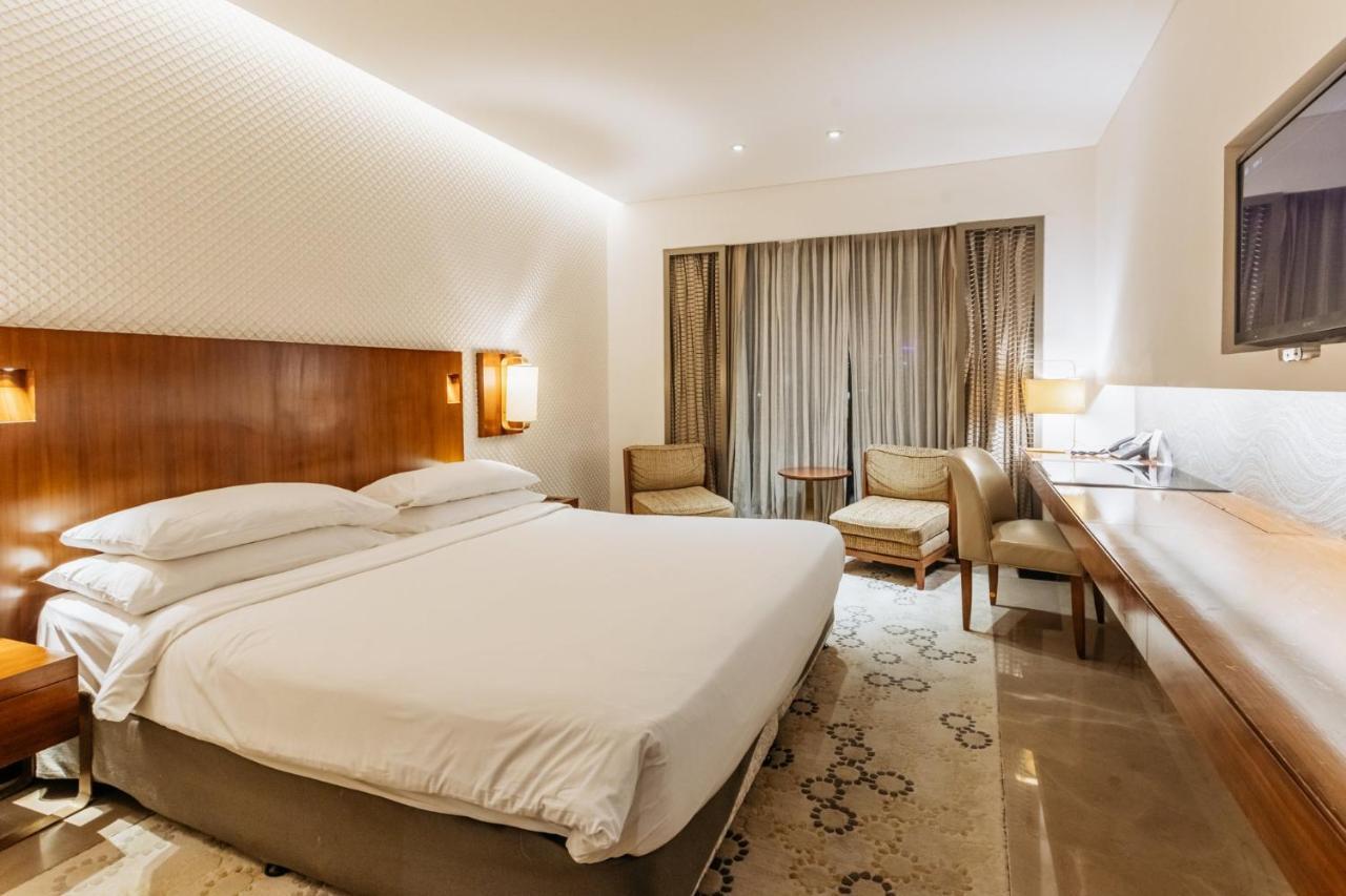 Crowne Plaza Chennai Adyar Park, An Ihg Hotel Esterno foto A room at the Taj Mahal Palace